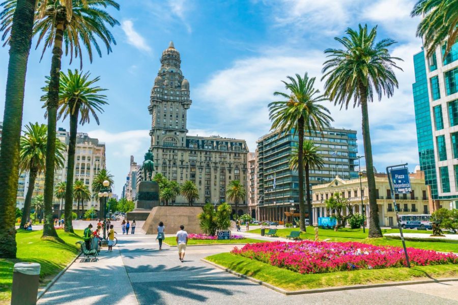 Independence-Square-in-Montevideo-2